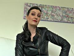 Leie, Braunhaarige, Französisch, Deutsch, Masturbation, Reif, Höschen, Solo