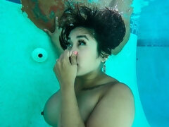 Culo grande, Tetas grandes, Mamada, Estilo perrito, Interracial, Madres para coger, Al aire libre, Piscina