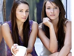 18, デカ尻, キス, なめる, 剃毛, ストリッピング, ティーン, オッパイの