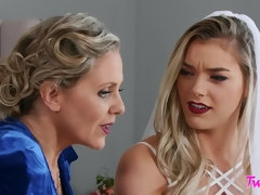 Lieveling, Grote mammen, Blond, Rondborstig, Rijpe lesbienne, Moeder die ik wil neuken, Tieten likken, Vrouw