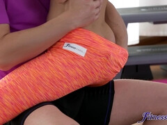 Tussi, Blasen, Hundestellung, Sporthalle, Lecken, Realität, Sport, Jungendliche (18+)