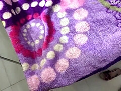 18, 言葉責め, 指いじり, ハードコア, インド人, 乳首, オマンコ, 締まりの良い