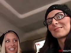 Blonde, Brunette brune, Voiture, Éjaculer dans la bouche, Tchèque, Hd, Public, Chevaucher