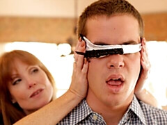 Grosser arsch, Grosser schwanz, Grosse titten, Blasen, Hundestellung, Frau frau mann, Milf