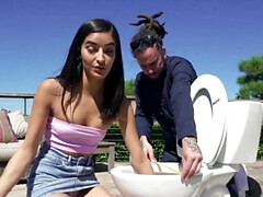 18 ans, Grosse bite, Sucer une bite, Brunette brune, Hd, De plein air, Adolescente, Nénés