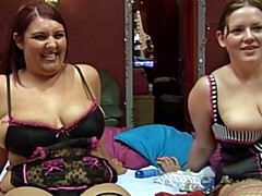 Wohlbeleibte schöne frauen, Grosse titten, Pummelig, Fett, Gruppensex, Handjob, Rasiert, Strümpfe