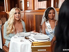 デカパイ, レズビアン, なめる, 下着, オナニー, 剃毛, ストリッピング, オッパイの