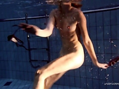 ブロンド, プール, 公共, オマンコ, ロシア人, ティーン, オッパイの, 水中
