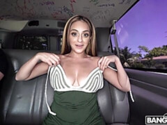 Rubia, Mamada, Coche, Pajear, Madres para coger, Tetas naturales, Bragas, Estriptis