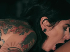 69, 車, 指いじり, 異人種間, キス, レズビアン, 自然山雀, タトゥー
