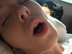 Leie, Bad, Sperma im mund, Freundin, Brille, Pov, Muschi, Dusche