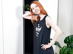 18 jaar, Enthousiasteling, Kont, Masturbatie, Natuurlijke tieten, Alleen, Strippen, Tiener