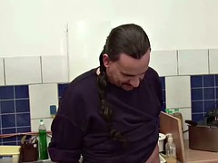 18yr old Teeny laesst sich auf Arbeit ordentlich durchficken