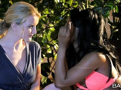 Culo, Tetas grandes, Ébano, Sexo duro, Mamá, Piscina, Tatuaje, Tetas