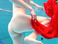 Tussi, Freundin, Hd, Zierlich, Pool, Russisch, Titten, Unter wasser