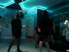 Schwarz, Blondine, Puppe, Interrassisch, Orgie, Schulmädchen, Uniform, Nass