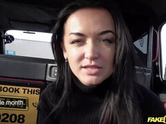 Braunhaarige, Auto, Spermaladung, Kehlenfick, Aufs gesicht abspritzen, Höschen, Muschi, Jungendliche (18+)