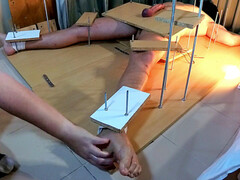 Enthousiasteling, Bondage discipline sadomasochisme, Grote lul, Sperma shot, Voeten, Dominante vrouw, Handbeurt