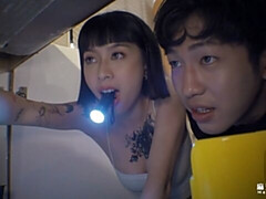 Grosser schwanz, Braunhaarige, Hundestellung, Natürlichen titten, Kurzes haar, Dürr, Jungendliche (18+), Titten