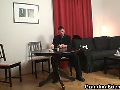 お尻, 茶髪の, エロ熟女, イマラチオ, 手コキする, 淫乱熟女, 母, 義母