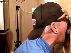 Любители, Минет, Сперма на лице, Геи, Дыра в стене, Ласковые ручки, Зрелые, Тату