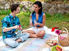 Blasen, Braunhaarige, Hundestellung, Fingern, Küssen, Natürlichen titten, Jungendliche (18+), Titten