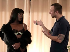 Sucer une bite, Noir ébène, Branlette thaïlandaise, Hard, Interracial, Embrassement, Maigrichonne, Jarretelles