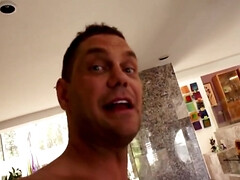 Gros seins, Sucer une bite, Brunette brune, Célébrité, Tir de sperme, Faciale, Poilue, Chatte