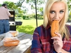 Cul, Sucer une bite, En levrette, De plein air, Rasée, Dénudage, Adolescente, Nénés