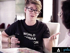 Grote mammen, Rondborstig, Gezichtzitten, Harig, Lesbisch, Ondergoed, Realiteit, Tieten likken