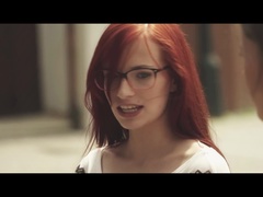 Blonde, Brunette brune, Doigter, Français, Jeans, Lesbienne, Naturelle, Plan cul à trois