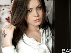 Brunette brune, Doigter, Masturbation, Seins naturels, Maigrichonne, Solo, Dénudage, Adolescente