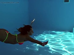 美女, フランス人, アウトドア, プール, ポルノスター, 公共, ティーン, 水中