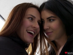 Enthousiasteling, Zoenen, Lesbisch, Masseren, Olie