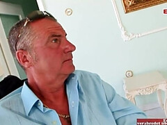 In den arsch, Arsch, Braunhaarige, Doppelpenetration, Natürlichen titten, Dürr, Jungendliche (18+), Flotter dreier