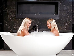 Blonde, Doigter, Lesbienne, Léchez, Chatte, Rasée, Dénudage, Nénés