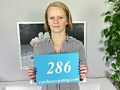 素人, ブロンド, フェラチオ, チェコ, バック, 手コキする, 自然山雀, ショートヘア