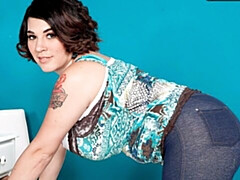 Enthousiasteling, Mooie dikke vrouwen, Grote kont, Grote mammen, Bruinharig, Vingeren, Kort haar, Strippen