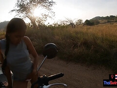 アジア人, フェラチオ, バック, オーガズム, アウトドア, ハメ撮り, 公共, タイ