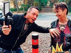 Braunhaarige, Hundestellung, Masturbation, Im freien, Piercing, Pov, Öffentlich, Kurzes haar