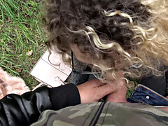 Blondine, Brille, Handjob, Natürlichen titten, Im freien, Piercing, Pov, Muschi
