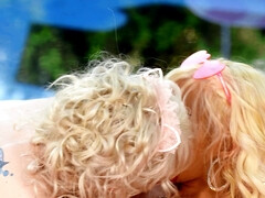 舐める尻, ビキニ, 中出し, フェティッシュ, 手コキする, キス, アウトドア, スパンキング