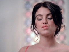 Erotisch, Europäisch, Füsse, Lingerie, Rasiert, Solo, Tätowierung, Titten