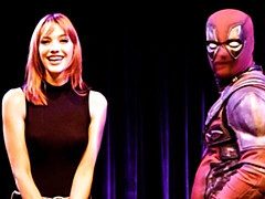 Gros cul, Grosse bite, Gros seins, Sucer une bite, En levrette, Cheveux courts, Maigrichonne, Adolescente