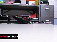 楽屋, 口内発射, イマラチオ, 服従, 眼鏡, なめる, 禁句, ティーン