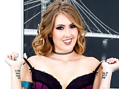 Gros cul, Grosse bite, Gros seins, Sucer une bite, En levrette