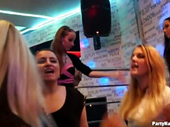 Leie, Grosser schwanz, Braunhaarige, Kehlenfick, Hd, Interrassisch, Party, Tätowierung