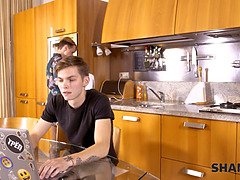 Blasen, Geile alte tussi, Hd, Reif, Milf, Kurzes haar, Strümpfe, Titten