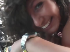 Sucer une bite, Brunette brune, Voiture, De plein air, Public