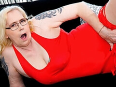 Leie, Wohlbeleibte schöne frauen, Grosser arsch, Grosser schwanz, Grosse titten, Milf, Kurzes haar, Tätowierung